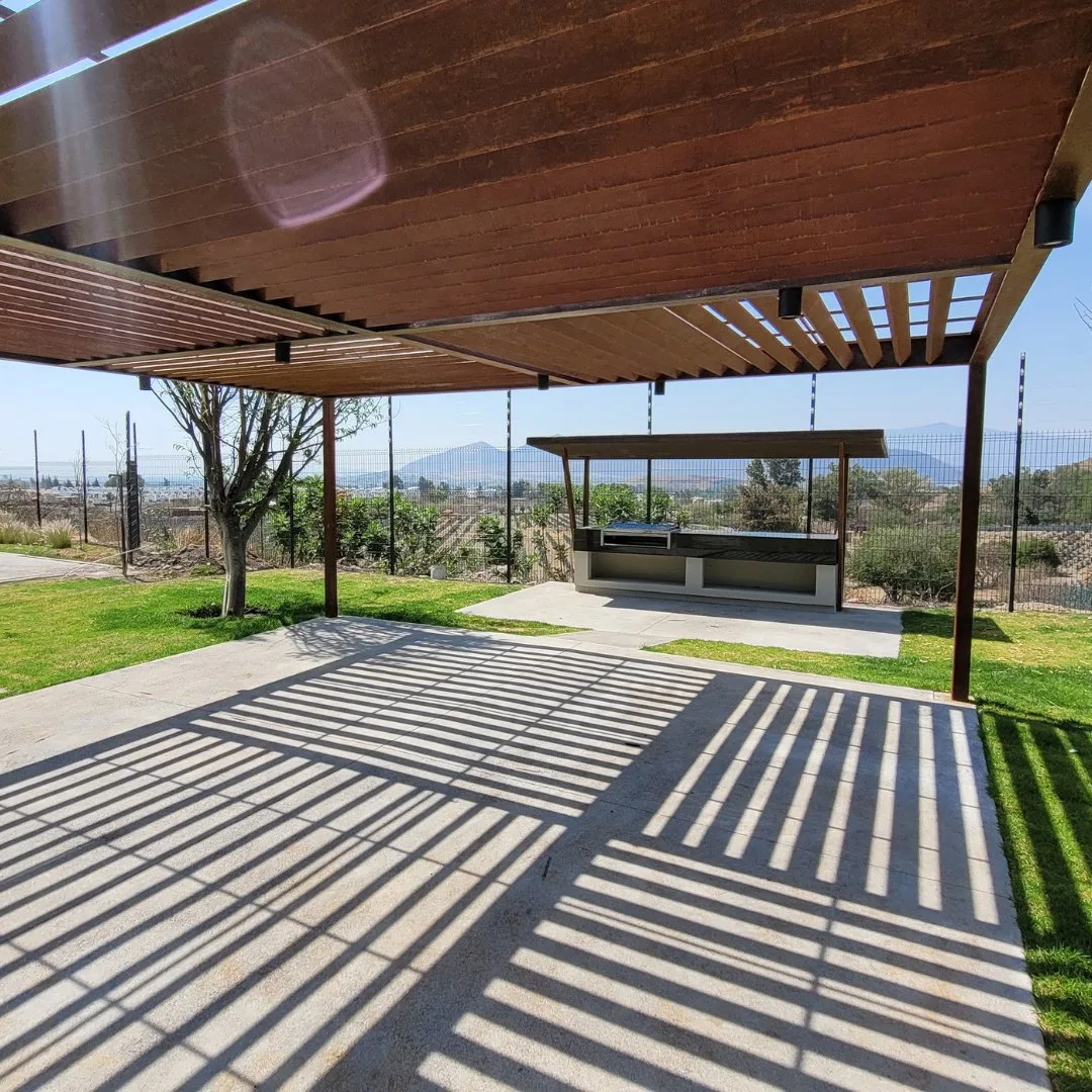 Terraza y área social de Albazur
